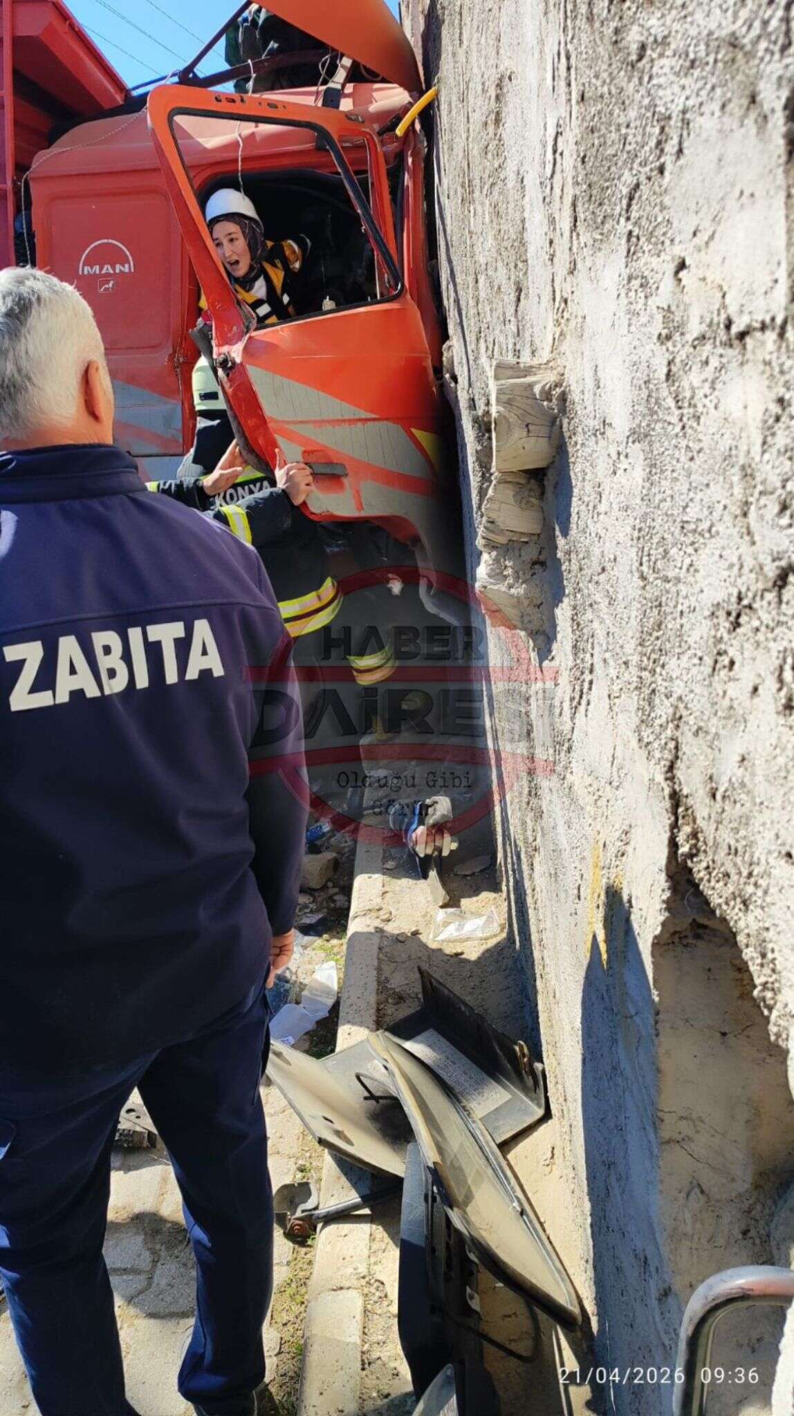 Konya’da kamyon evin duvarına çarptı! Ekipler sürücü Kamil Ayvaz için zamanla yarıştı 6